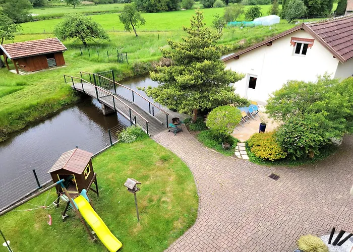 Prázdninový dům Chateau De Beaumenil, Paisible Et Familial *