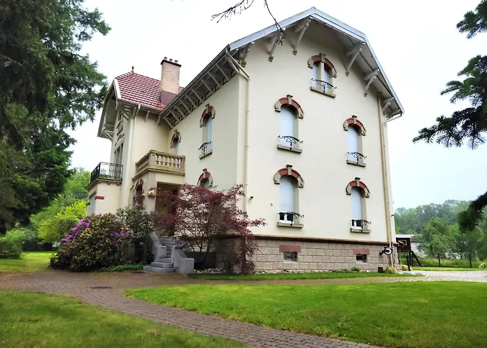 Prázdninový dům Chateau De Beaumenil, Paisible Et Familial